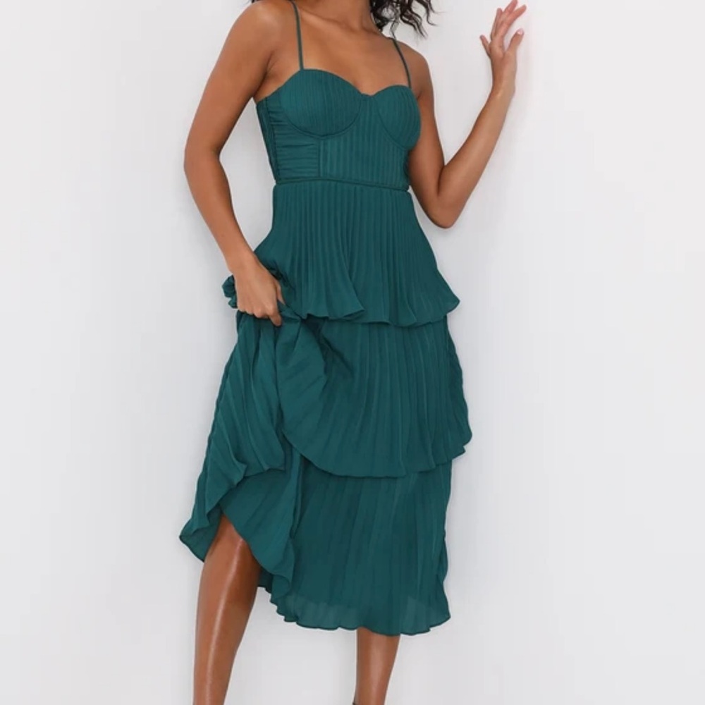 Lulus Cascading Crush Emerald Tiered Bustier
Midi Dress XL